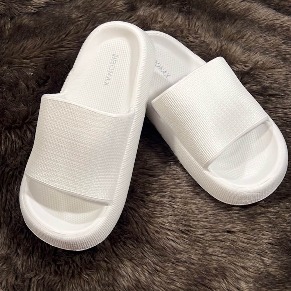 Cloud sandals, White, Women’s 8.5